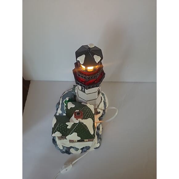 Dept 56 "CHRISTMAS COVE LIGHTHOUSE" #5483-6 1995 retired 2001 - Picture 7 of 13